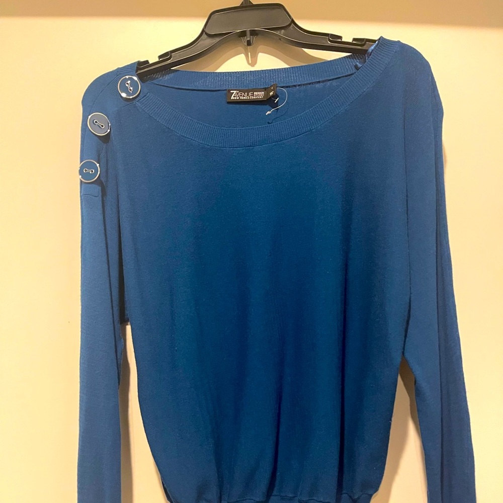 Women’s sweater size large